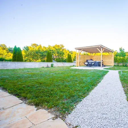 Holiday Nature House * Manjadvorci